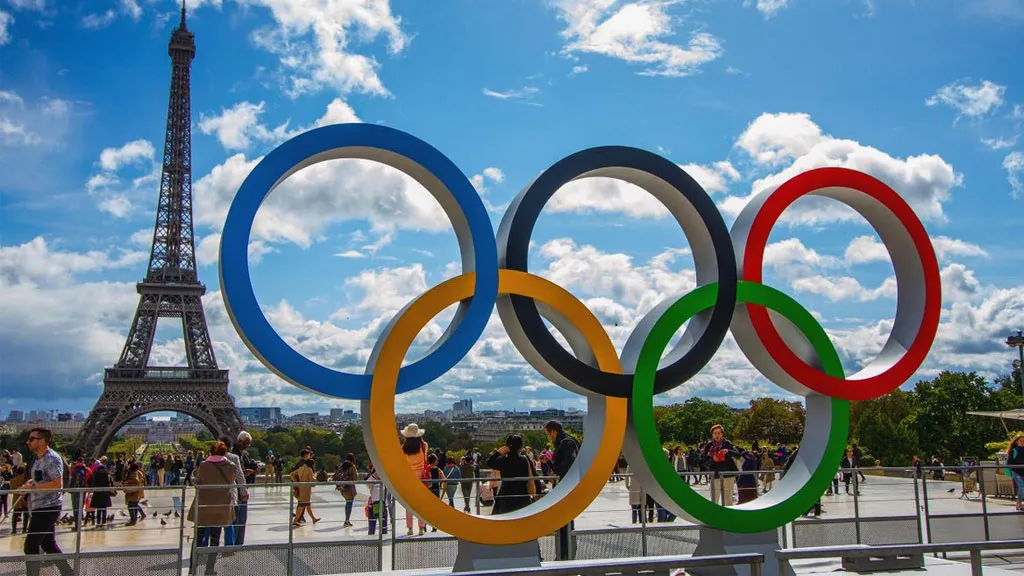 Múdate a París y disfruta de los Juegos Olímpicos 2024 1 torre eiffel parís juegos olímpicos 2024